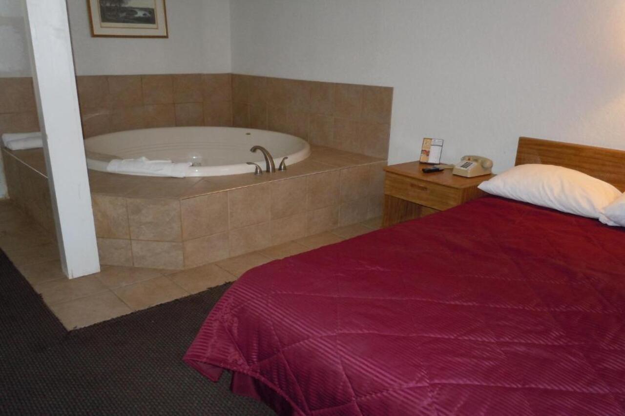 Travelodge By Wyndham Grand Rapids North Walker Eksteriør billede