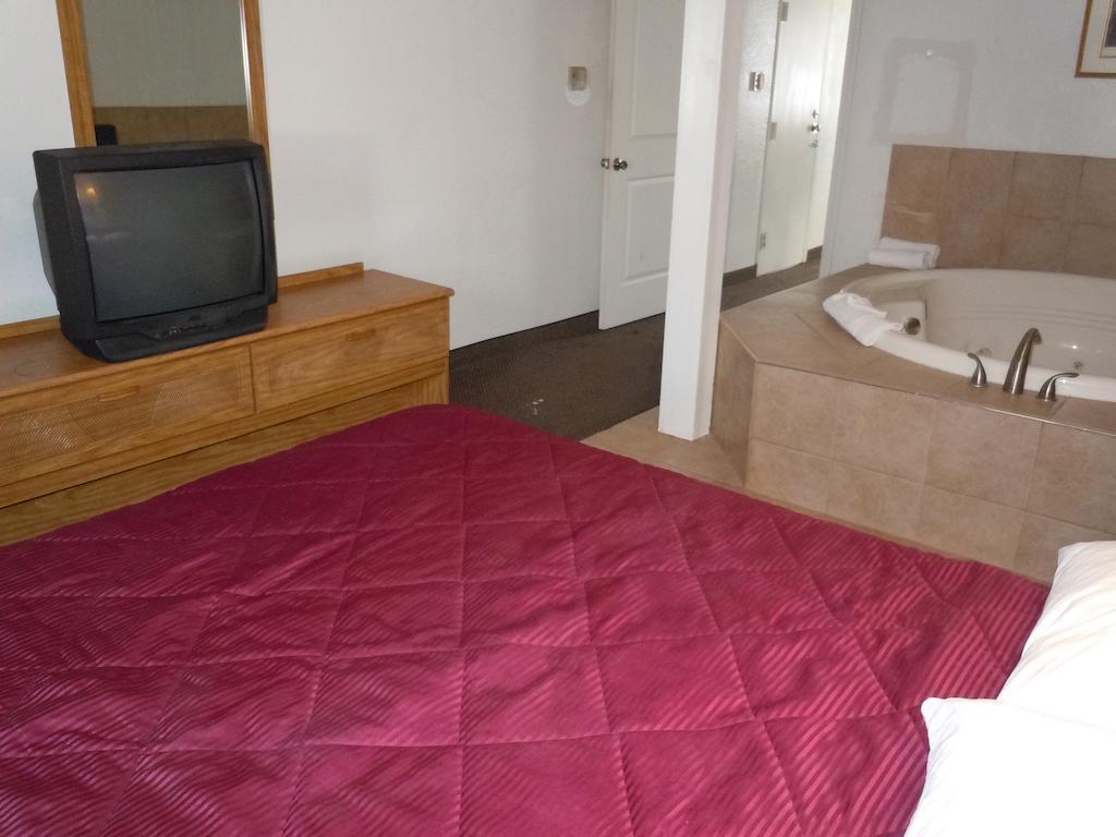 Travelodge By Wyndham Grand Rapids North Walker Eksteriør billede